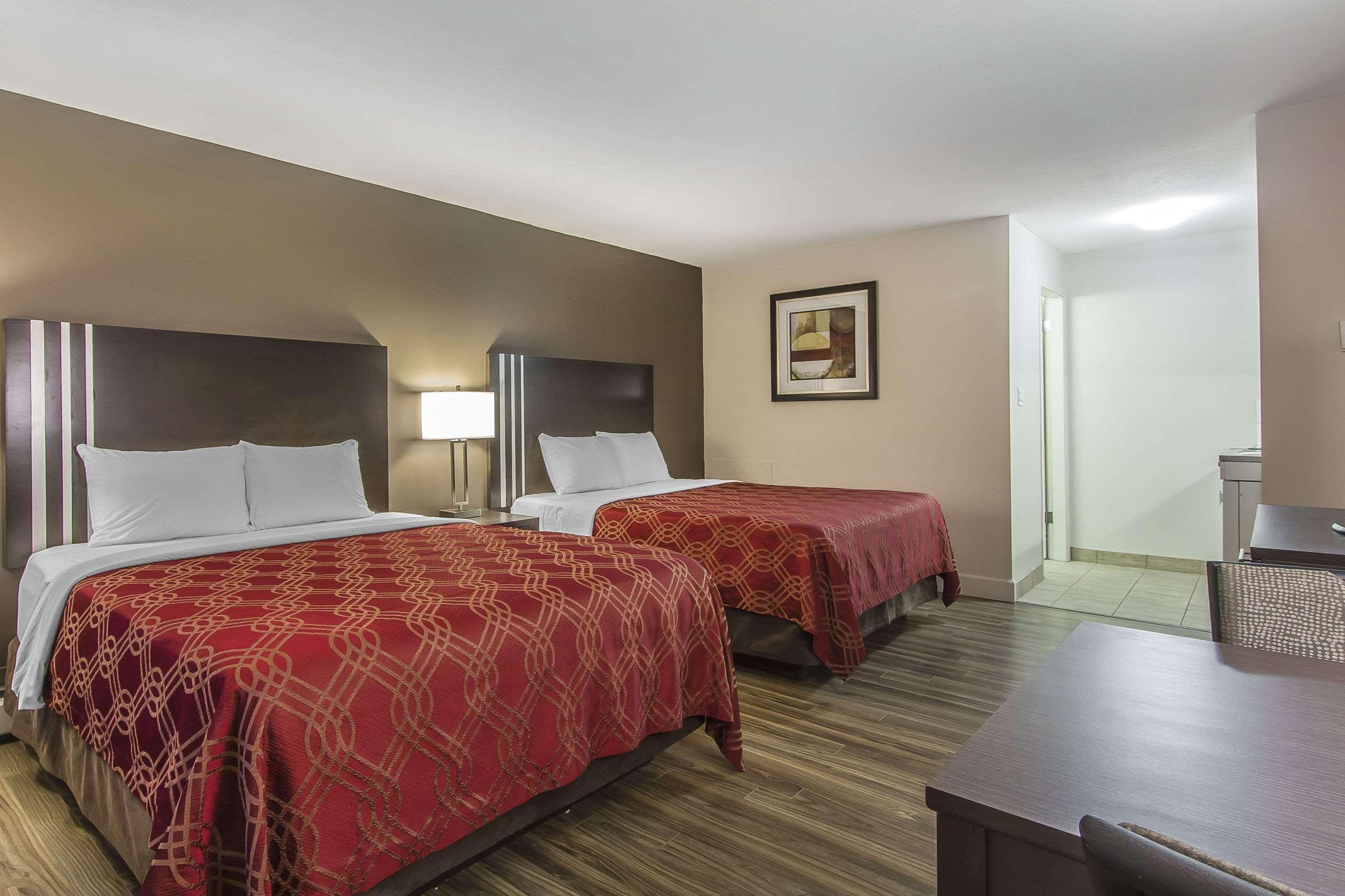 Econo Lodge Inn & Suites Lethbridge Zewnętrze zdjęcie