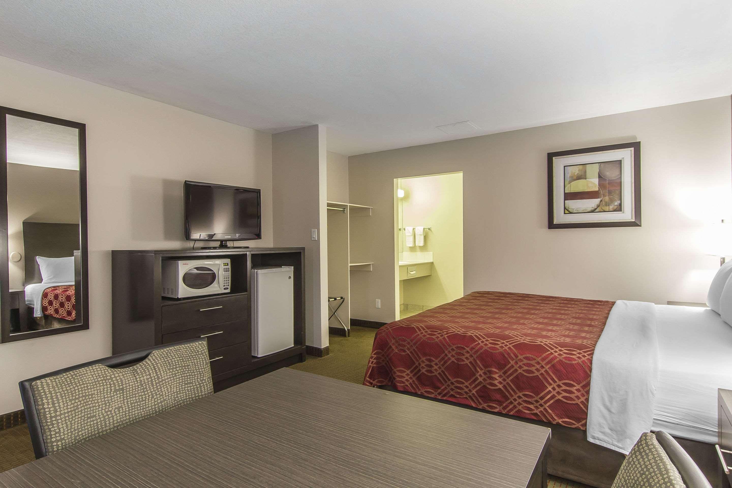 Econo Lodge Inn & Suites Lethbridge Zewnętrze zdjęcie