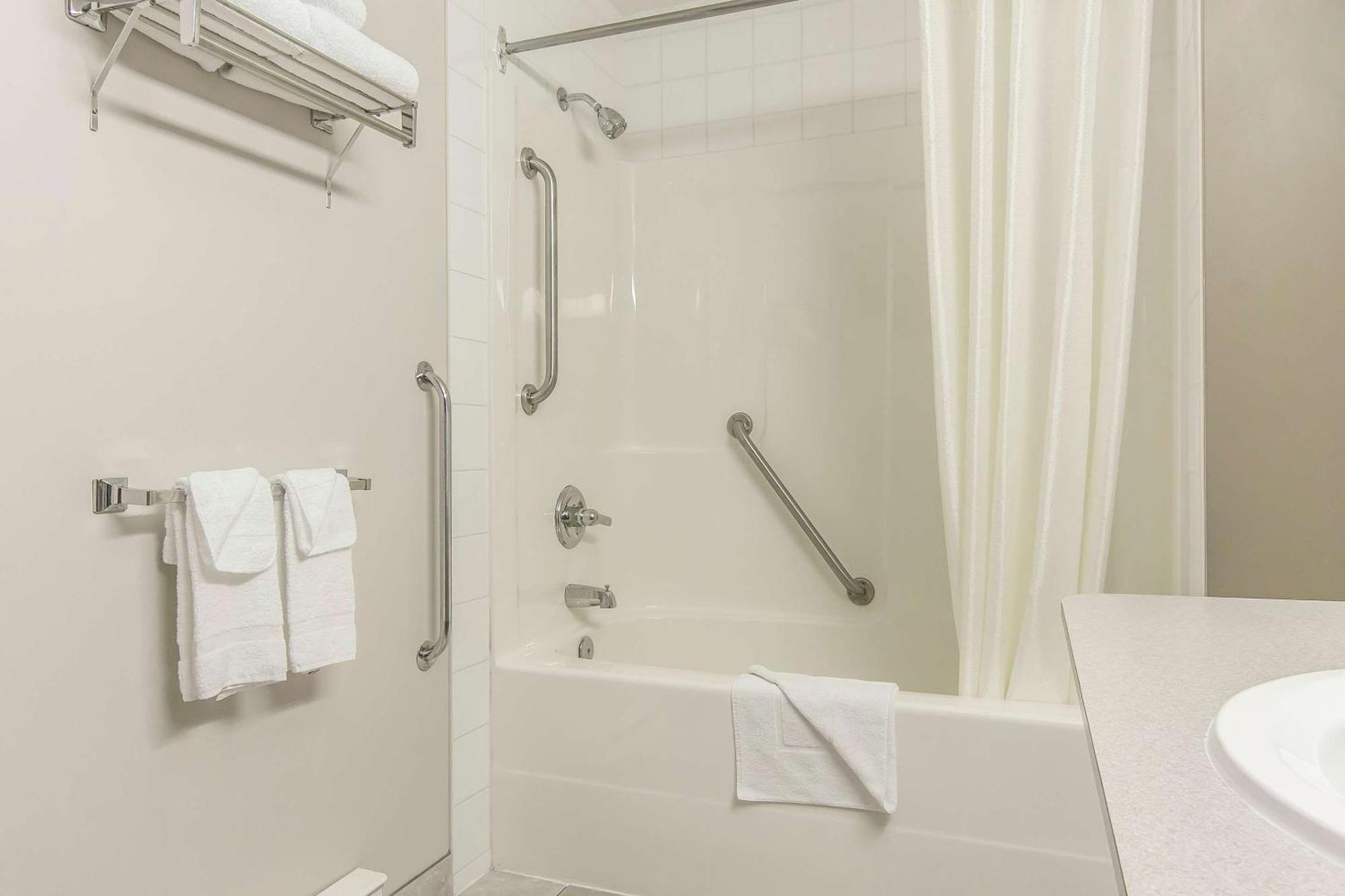 Econo Lodge Inn & Suites Lethbridge Zewnętrze zdjęcie