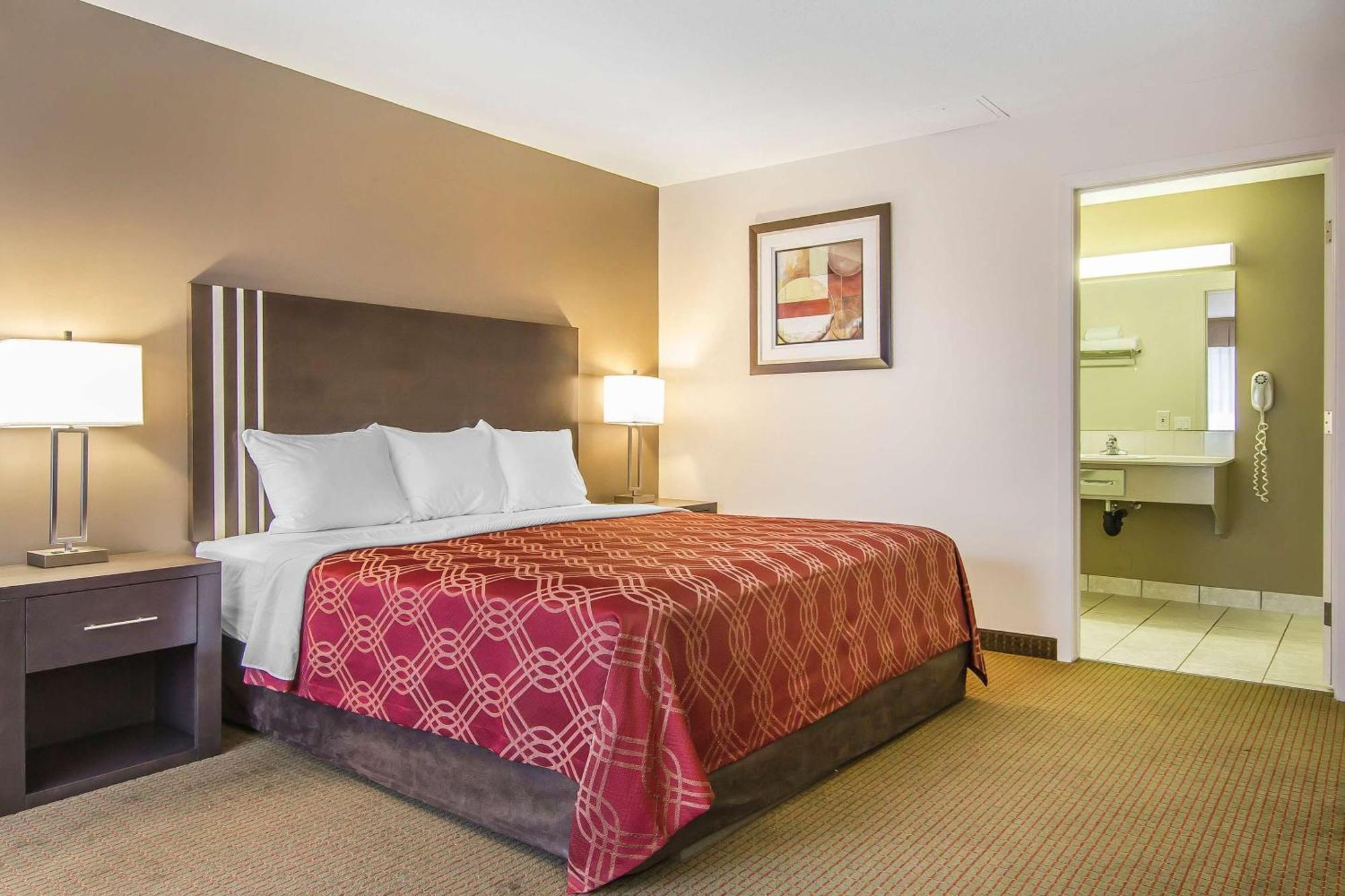 Econo Lodge Inn & Suites Lethbridge Zewnętrze zdjęcie